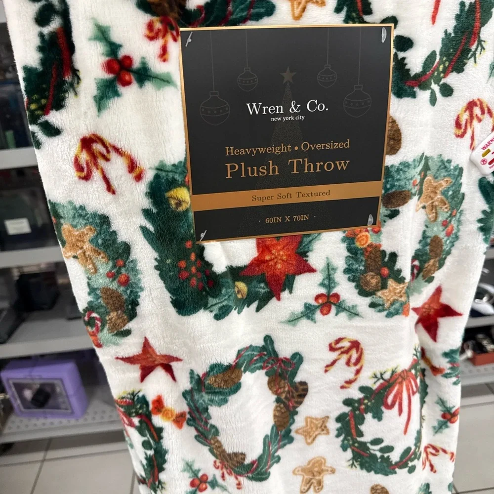Wren & Co. Festive Wreath Christmas Gingerbread Plush Throw